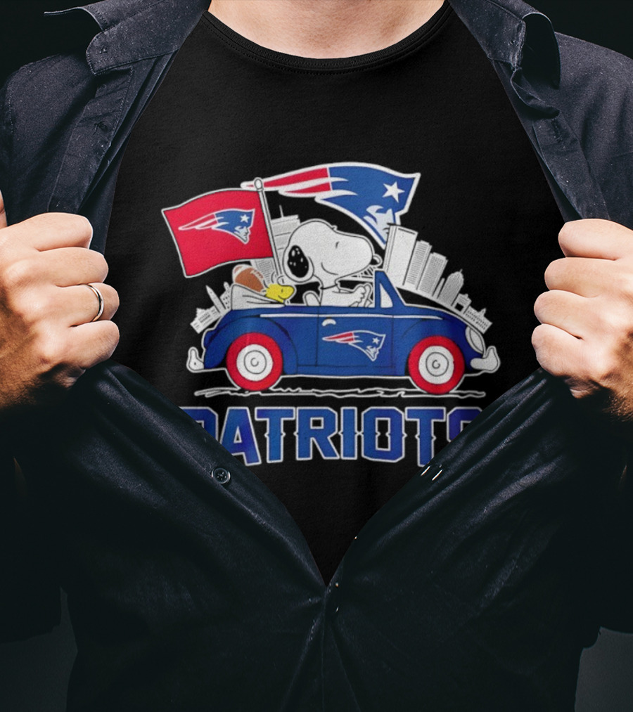 Patriots Snoopy Woodstock Driving Football Car Fan Gear T-Shirt