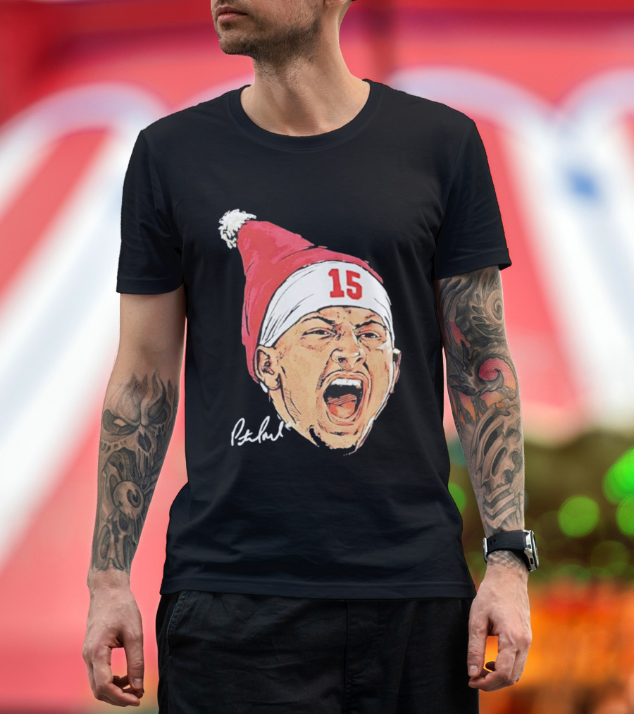 Patrick Mahomes Santa Hat Kansas City Chiefs Merry Christmas Signature 15 T-Shirt