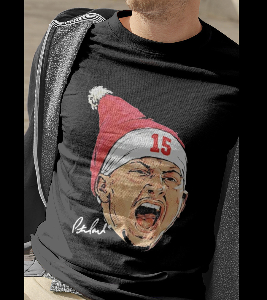 Patrick Mahomes Santa Hat Kansas City Chiefs Merry Christmas Signature 15 T-Shirt