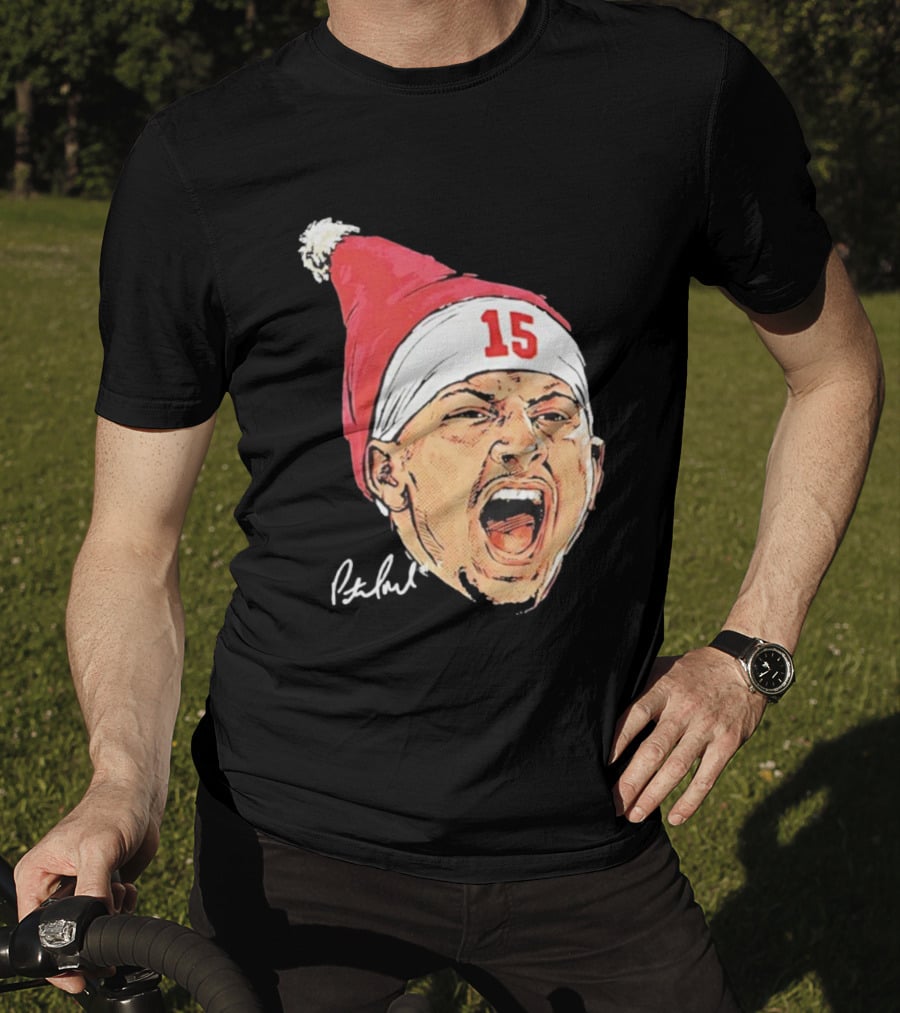 Patrick Mahomes Santa Hat Kansas City Chiefs Merry Christmas Signature 15 T-Shirt