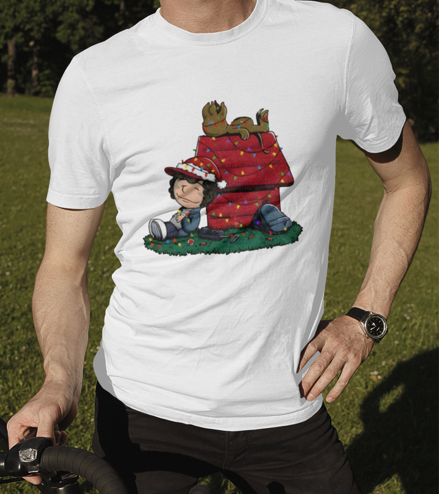 Peanuts Stranger Things Dustin Christmas Snoopy Doghouse Holiday Scene T-Shirt