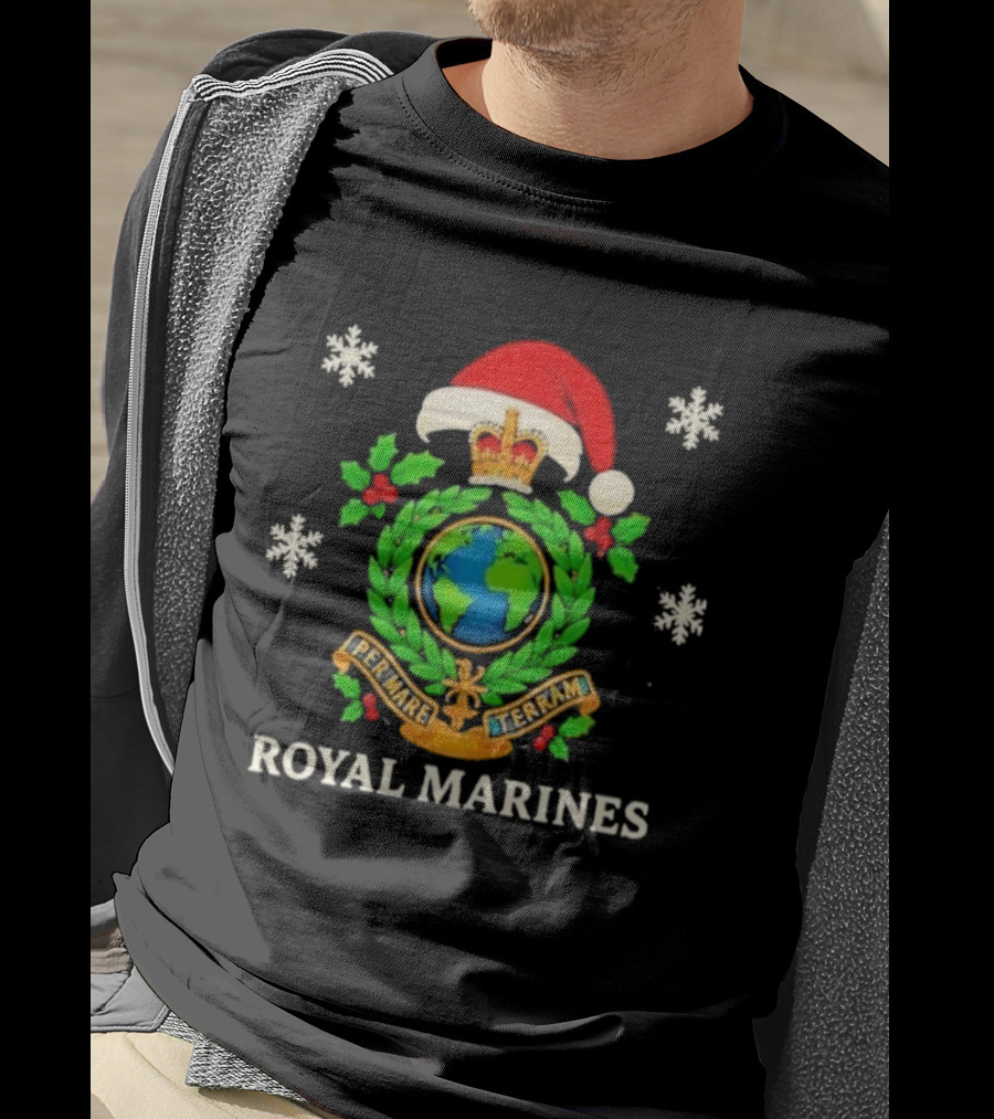 Royal Marines Christmas Per Mare Terram Santa Hat Snowflakes Green Wreath Globe Crest T-Shirt