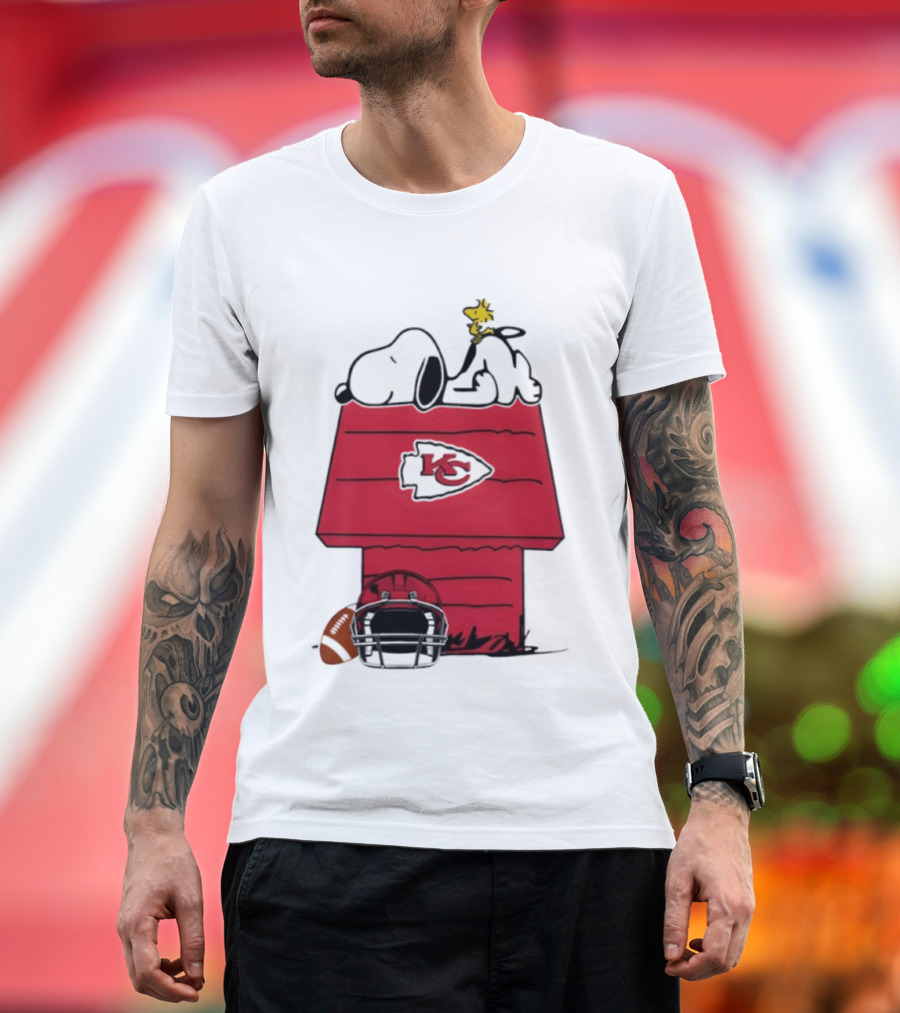 Kansas City Chiefs Snoopy Peanuts Football KC Logo Woodstock Doghouse T-Shirt
