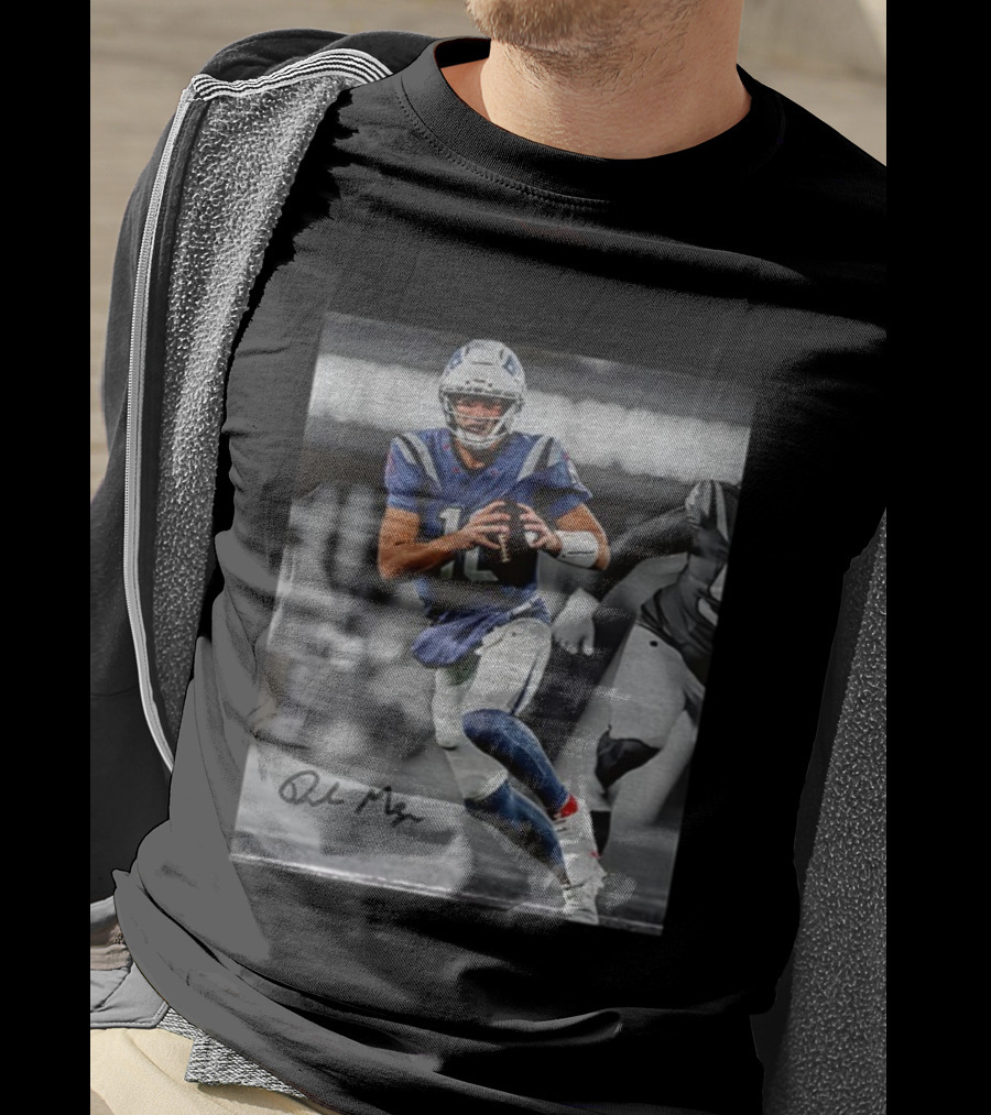 Drake Maye Vintage 90s Football Action Signature Photo T-Shirt