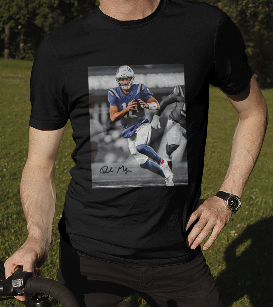 Drake Maye Vintage 90s Football Action Signature Photo T-Shirt