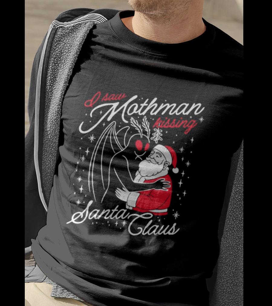 I Saw Mothman Kissing Santa Claus Christmas Holiday T-Shirt