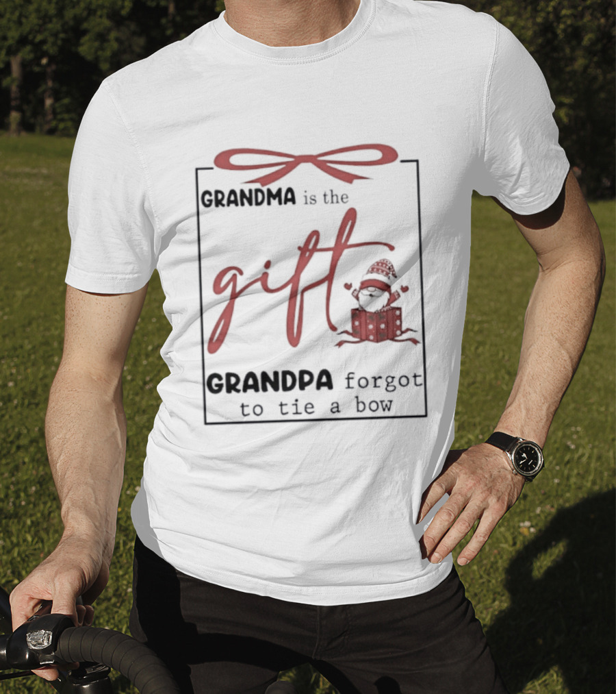 Gnome Grandma Is The Gift Grandpa Forgot To Tie A Bow T-Shirt