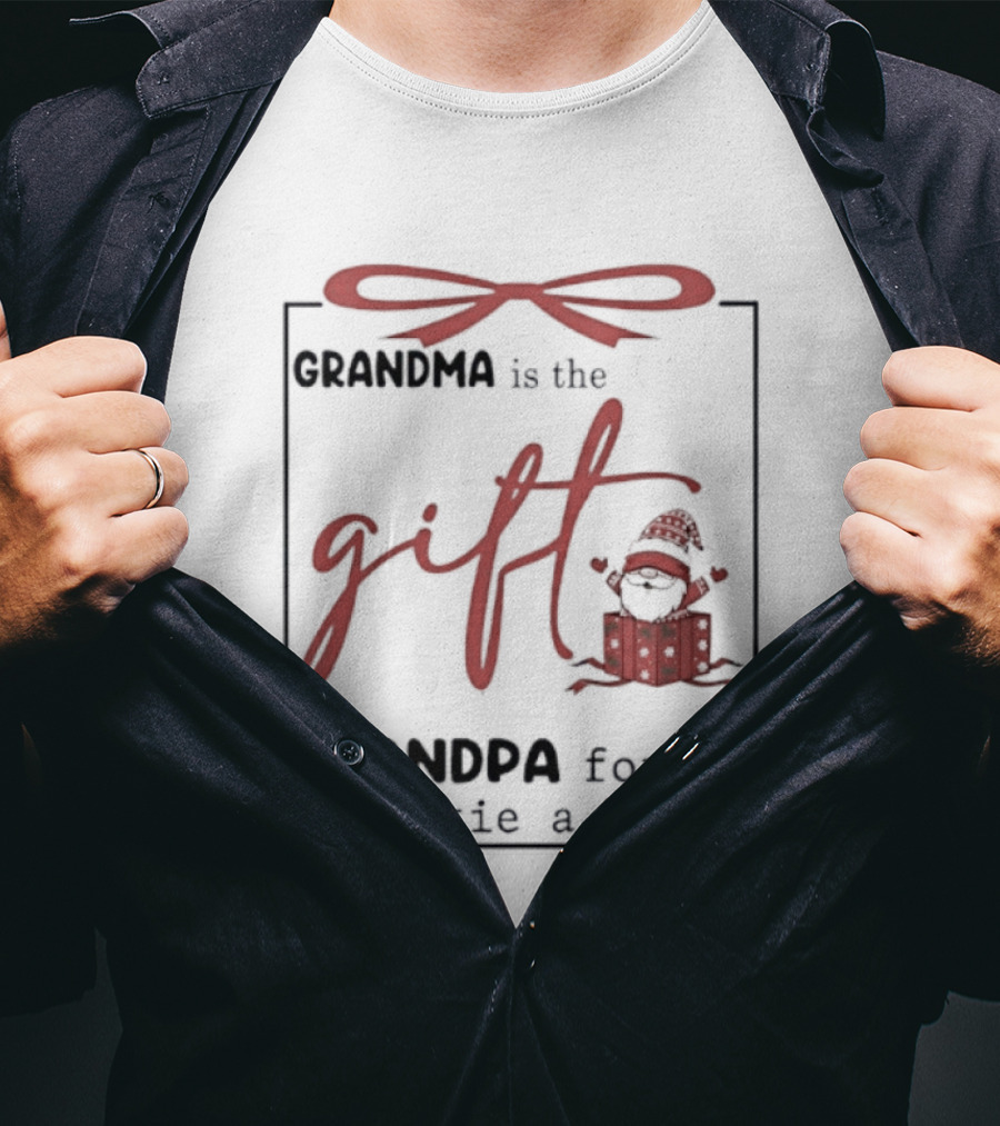 Gnome Grandma Is The Gift Grandpa Forgot To Tie A Bow T-Shirt
