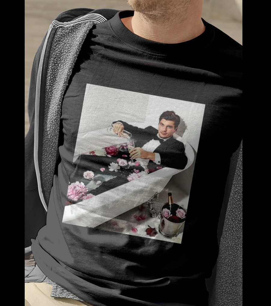 Max Verstappen Oracle Red Bull F1 Elegant Tuxedo Bathtub Roses T-Shirt
