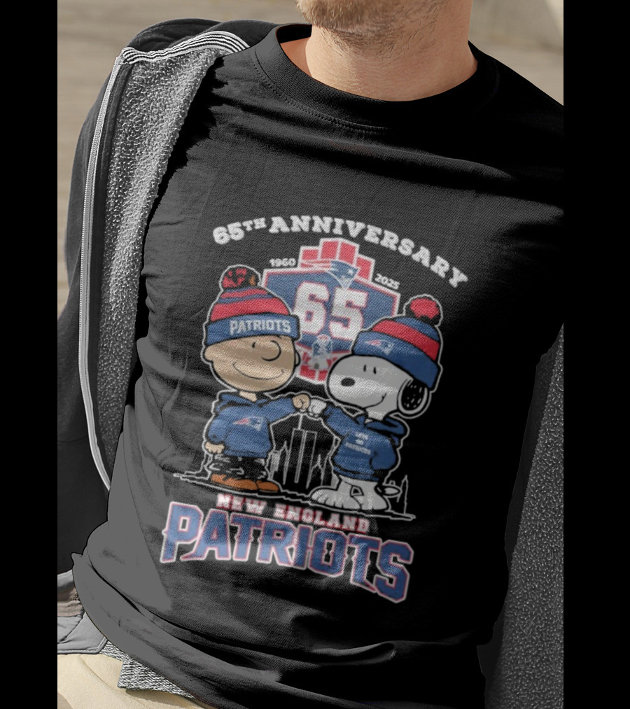 Snoopy Charlie Brown New England Patriots 65th Anniversary 1960 2025 T-Shirt