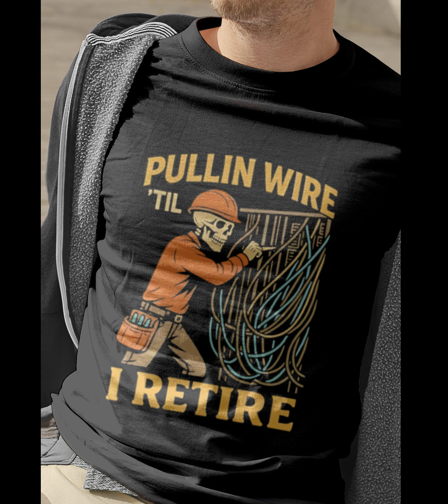 Pullin Wire 'Til I Retire Electrician Skeleton Worker T-Shirt
