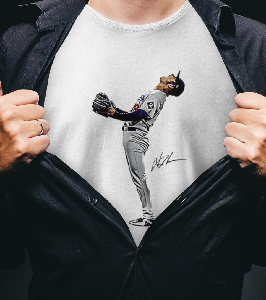 Yoshinobu Yamamoto Los Angeles Dodgers Lights Out Signature Baseball Player Pose T-Shirt