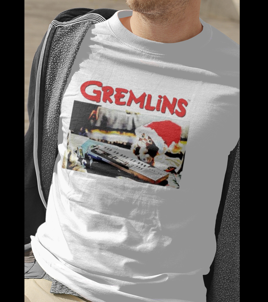 Gremlins Gizmo Christmas Santa Hat Keyboard Scene T-Shirt