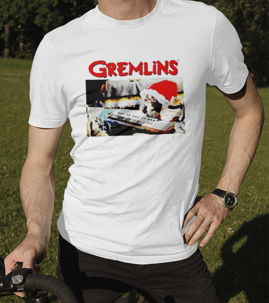 Gremlins Gizmo Christmas Santa Hat Keyboard Scene T-Shirt