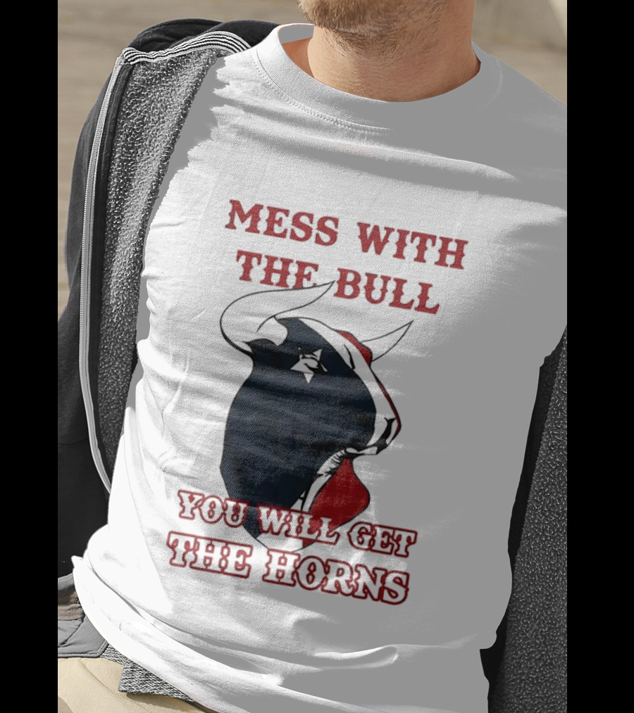 Mess With The Bull You Will Get The Horns Cowboy Hat Star Eye Red Outline T-Shirt
