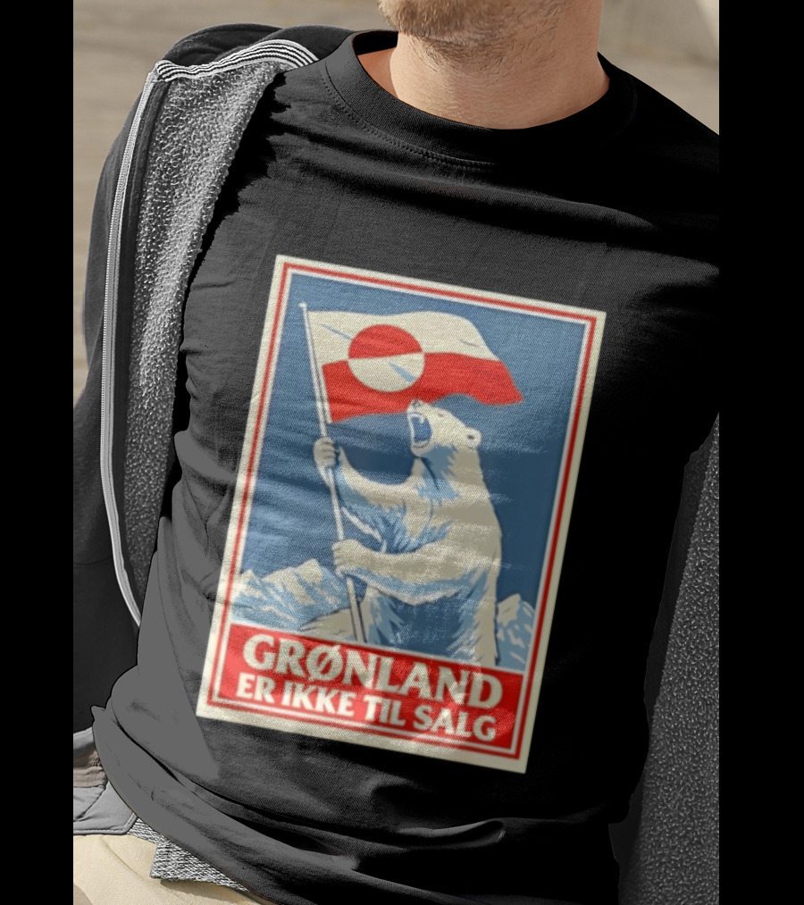 Grønland Er Ikke Til Salg Polar Bear Holding Greenland Flag T-Shirt