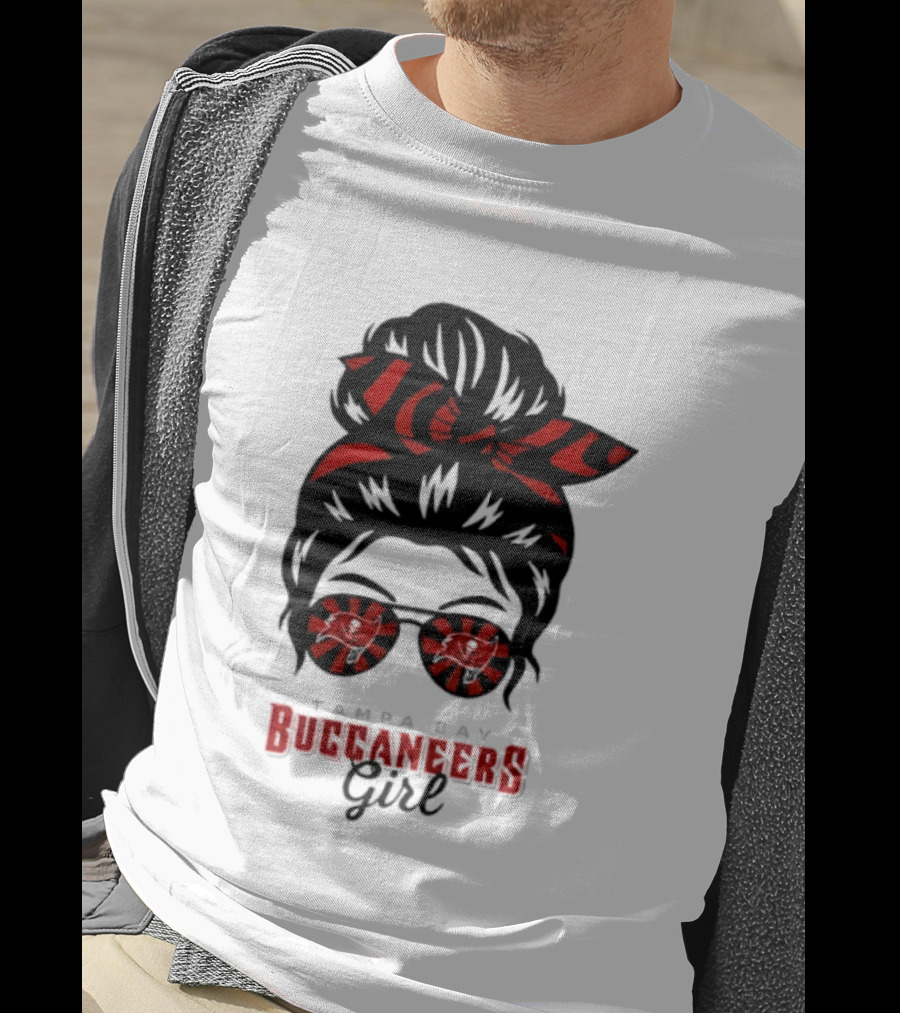 Tampa Bay Buccaneers Girl Messy Bun Glasses Bow And Sunglasses Fan T-Shirt