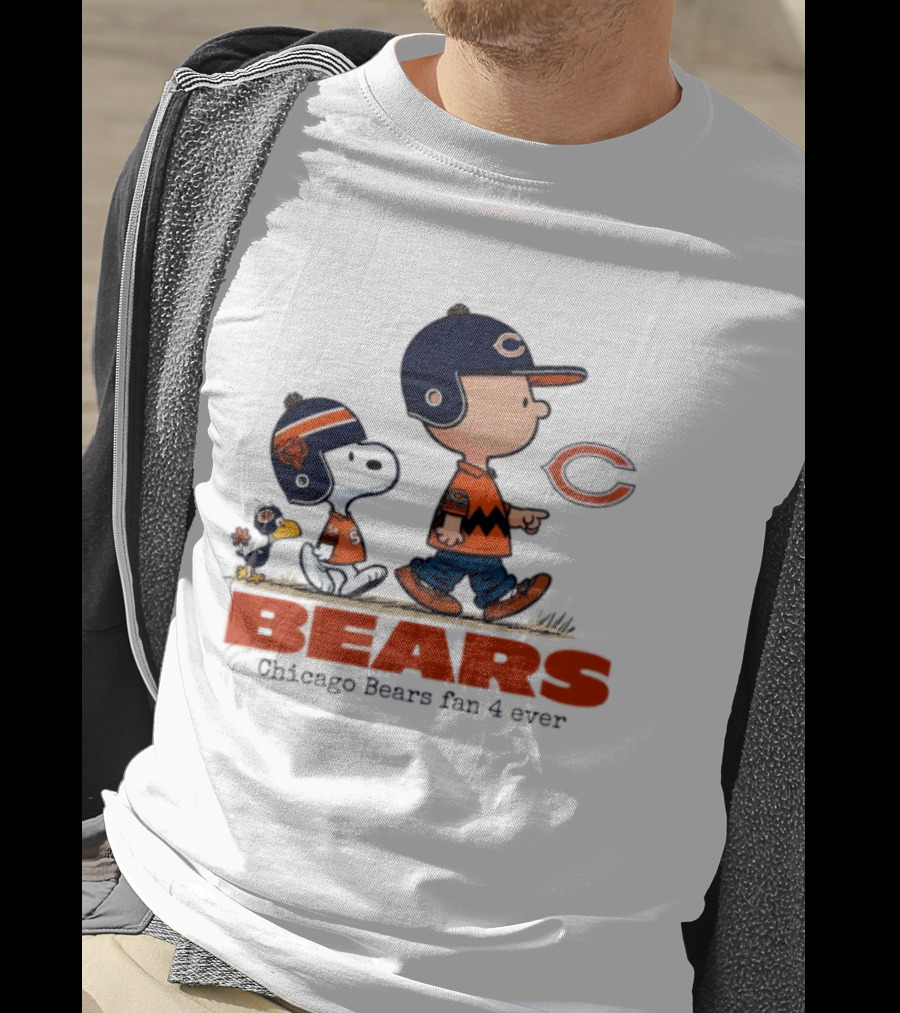 Chicago Bears Fan 4 Ever Snoopy Vs Charlie Brown T-Shirt