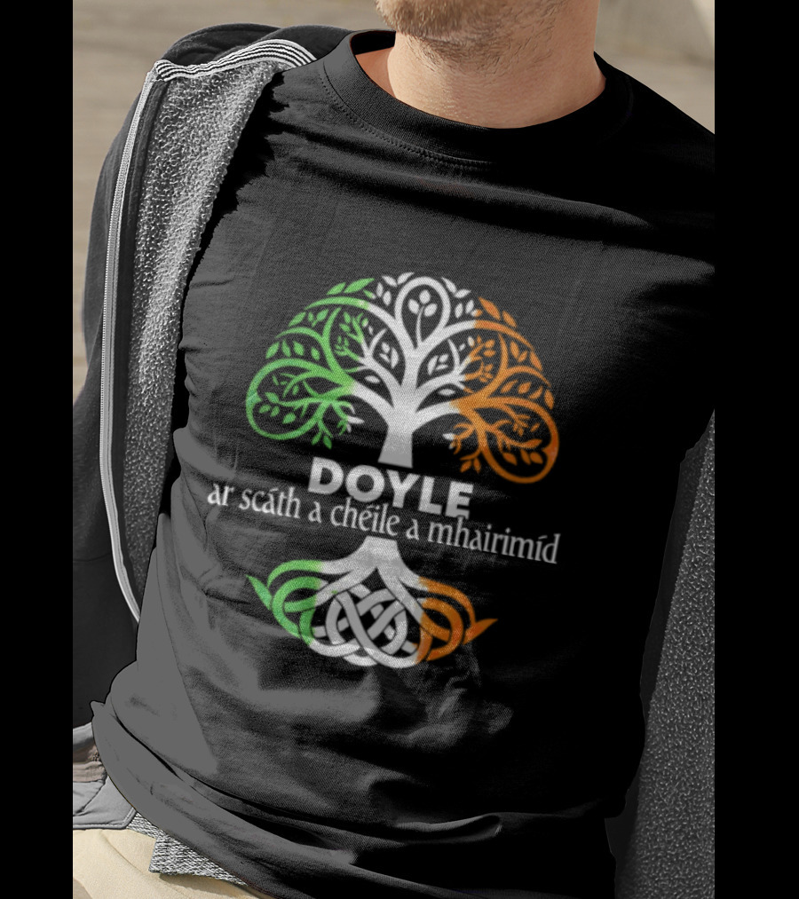Doyle Irish Family Name Celtic Irish Roots Tree Ar Scáth A Chéile A Mhaireannimid T-Shirt
