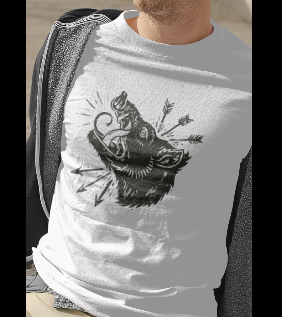 New Wolf Defiant To The End Arrows Illustrating Resilient Howling Wolf T-Shirt