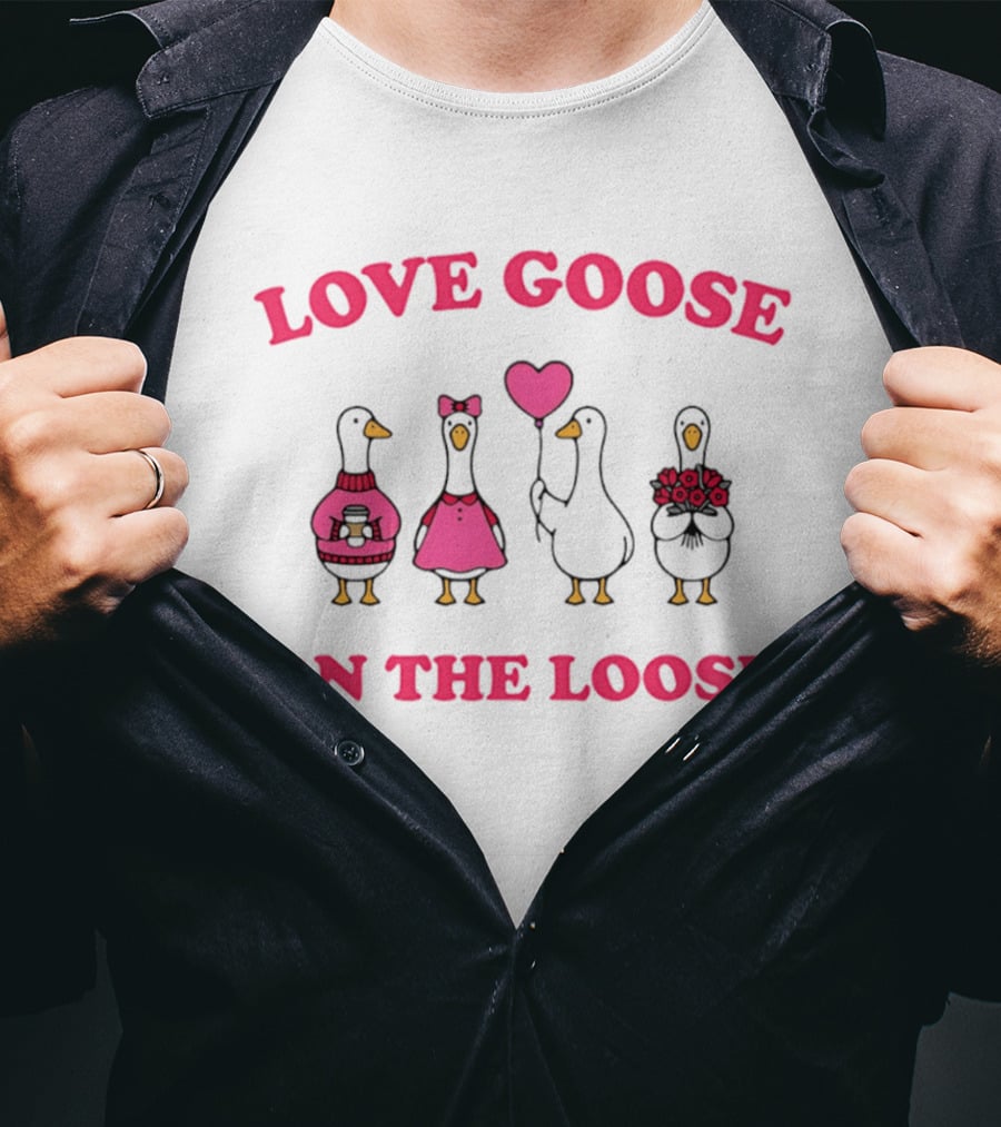 Love Goose On The Loose Valentine Heart Bouquet Bows T-Shirt