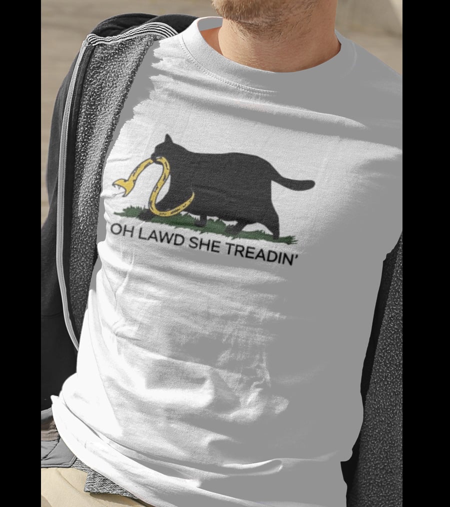 Oh Lawd She Treadin' Black Cat With Snake In Mouth T-Shirt