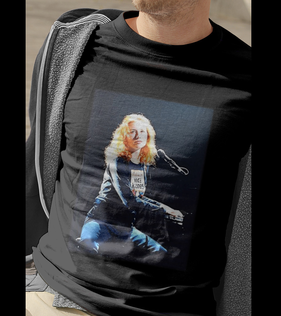 Tori Amos Nice Knodes Singing At Piano Live Performance Photography T-Shirt
