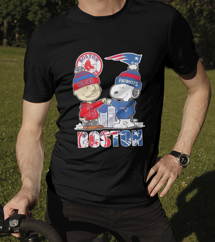 Boston Red Sox And New England Patriots Charlie Brown Snoopy Skyline T-Shirt