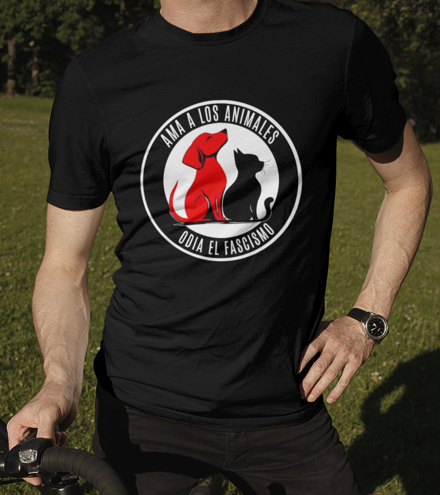 Ama A Los Animales Odia El Fascismo Perro Rojo Gato Negro Círculo Blanco Negro T-Shirt