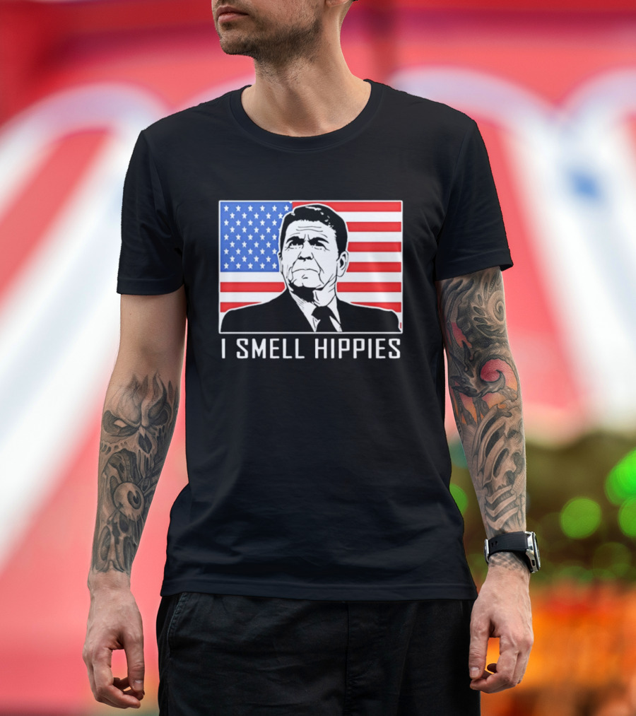 I Smell Hippies Ronald Reagan American Flag Stars And Stripes T-Shirt