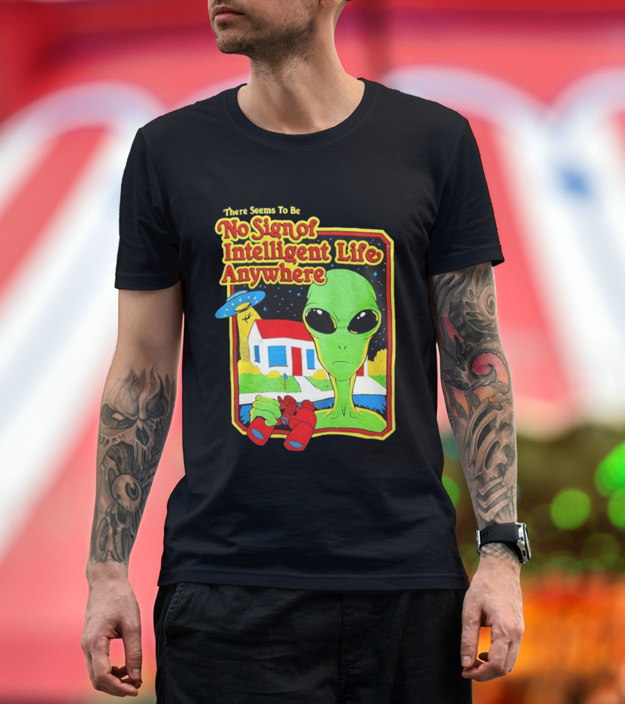 There Seems To Be No Sign Of Intelligent Life Anywhere Alien Green Martian Binoculars Retro Comic T-Shirt