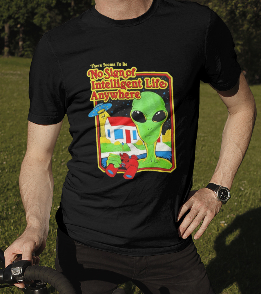 There Seems To Be No Sign Of Intelligent Life Anywhere Alien Green Martian Binoculars Retro Comic T-Shirt