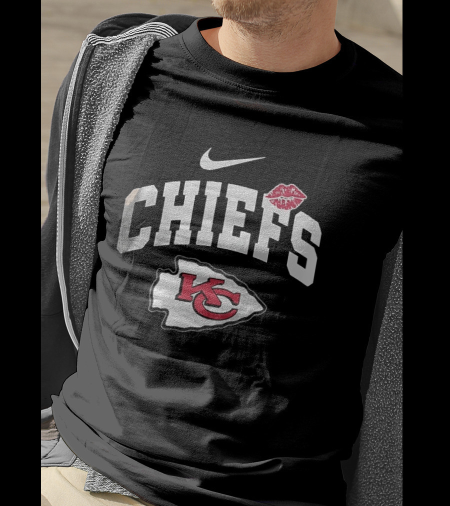 Nike Kansas City Chiefs KC Logo Makeup Lips T-Shirt