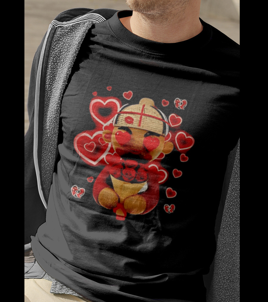 Fuerza Regida Chuyin Amor Corazón Rojo Muñeco Flores Y Corazones T-Shirt
