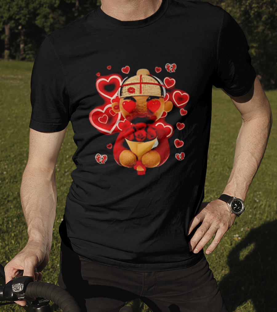 Fuerza Regida Chuyin Amor Corazón Rojo Muñeco Flores Y Corazones T-Shirt