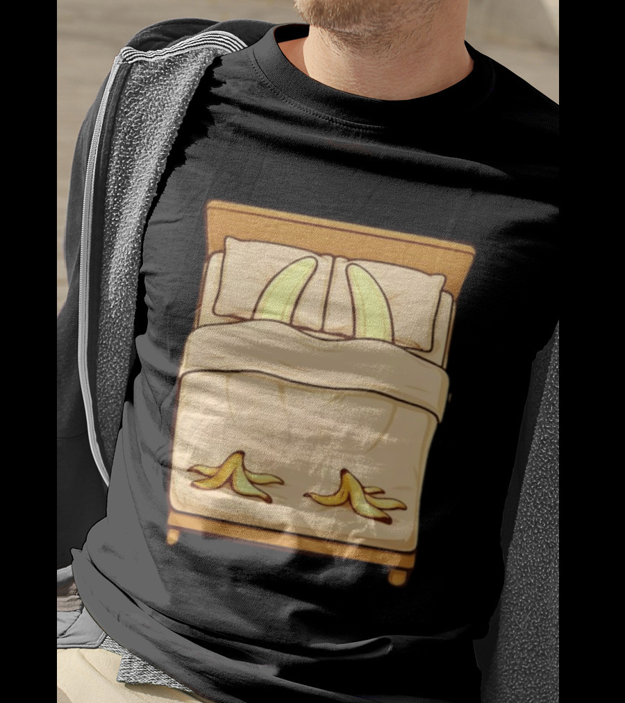 Funny Banana In Bed Sleeping Humor T-Shirt