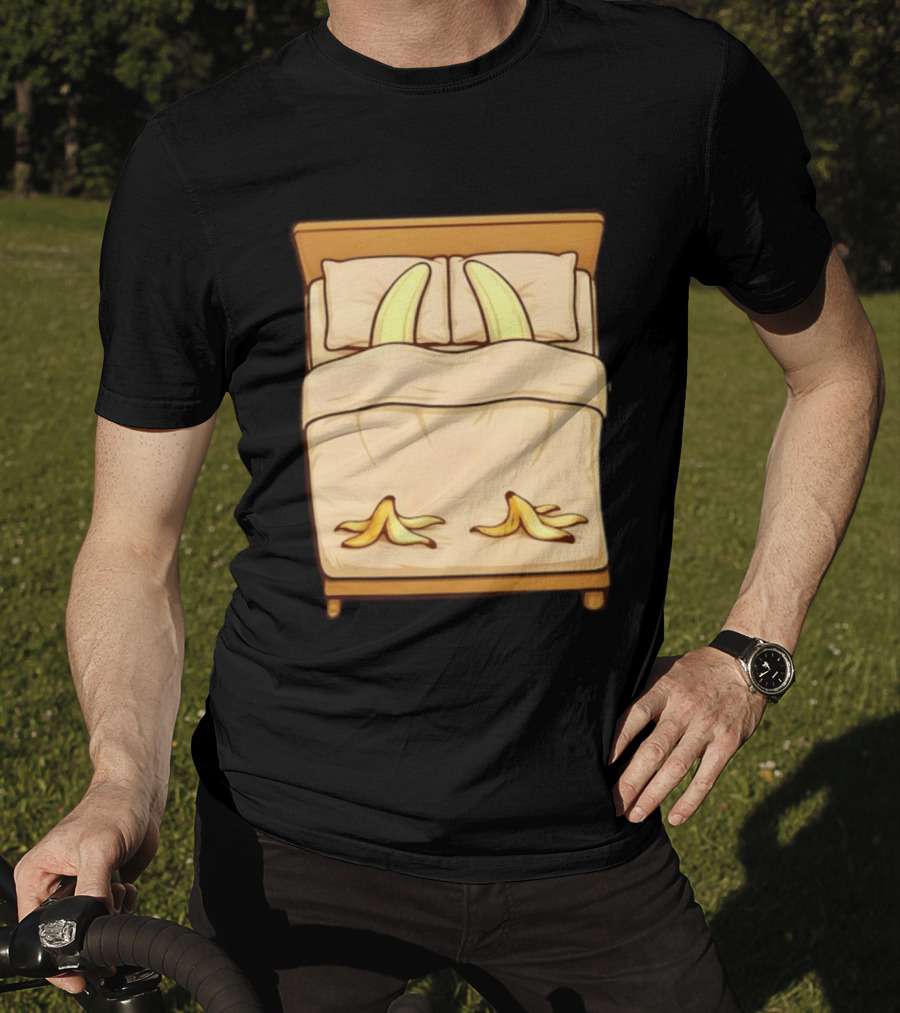 Funny Banana In Bed Sleeping Humor T-Shirt