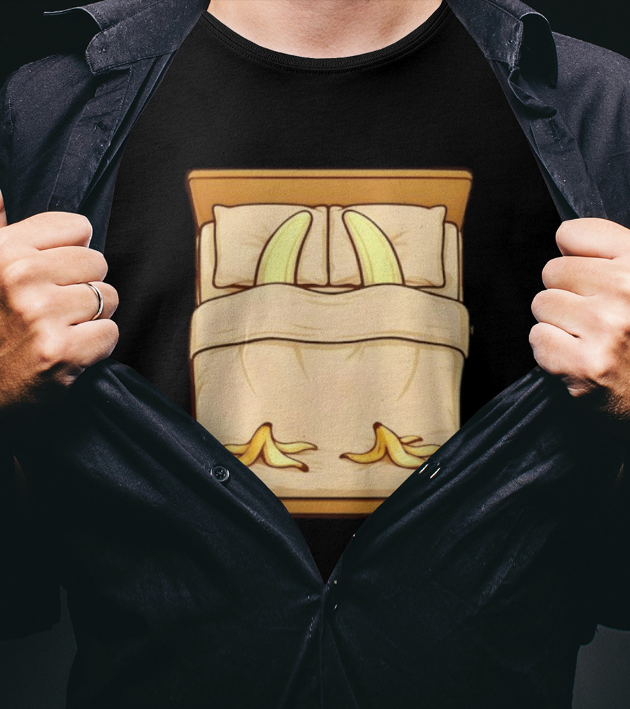 Funny Banana In Bed Sleeping Humor T-Shirt