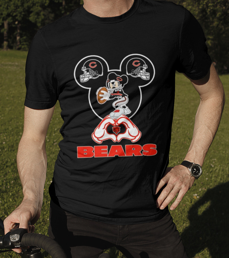 Chicago Bears Mickey Mouse Helmets Love Heart Hands T-Shirt