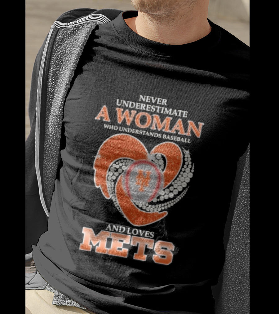 Never Underestimate A Woman Who Understands And Loves New York Mets T-Shirt