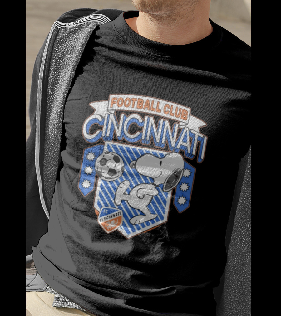Peanuts Snoopy Kicking Soccer Ball Football Club Cincinnati FC T-Shirt