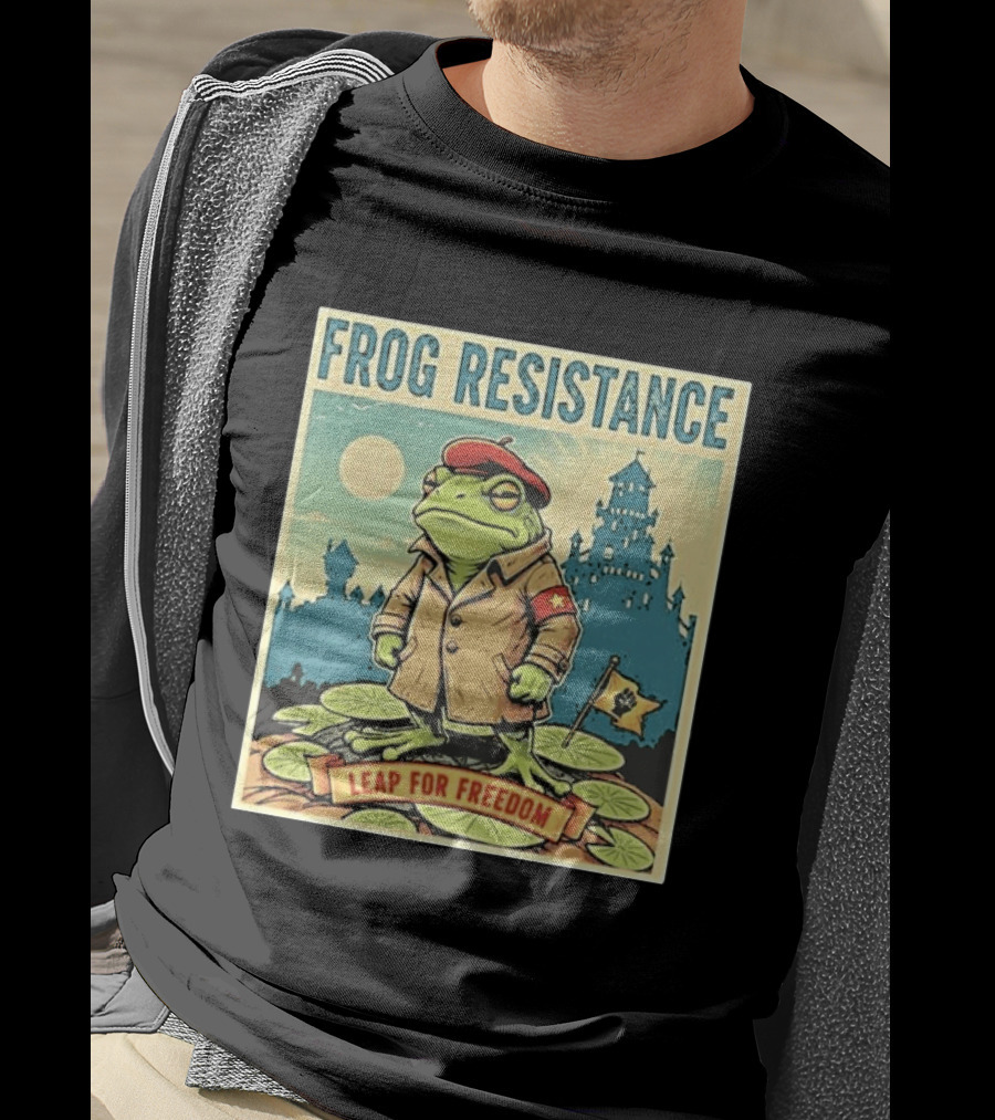 Classic Frog Resistance Leap For Freedom Castle Beret Moonlight Lily Pads T-Shirt