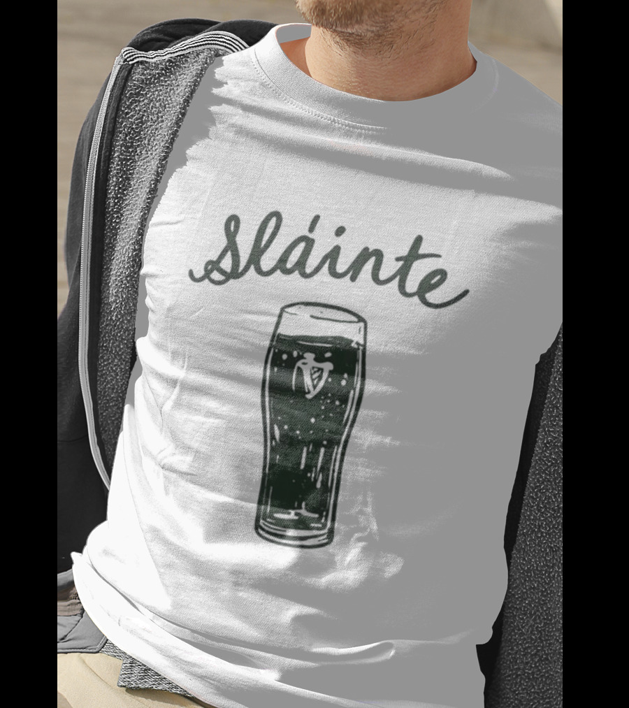 Sláinte St Patrick's Day Pint Glass Cheers T-Shirt