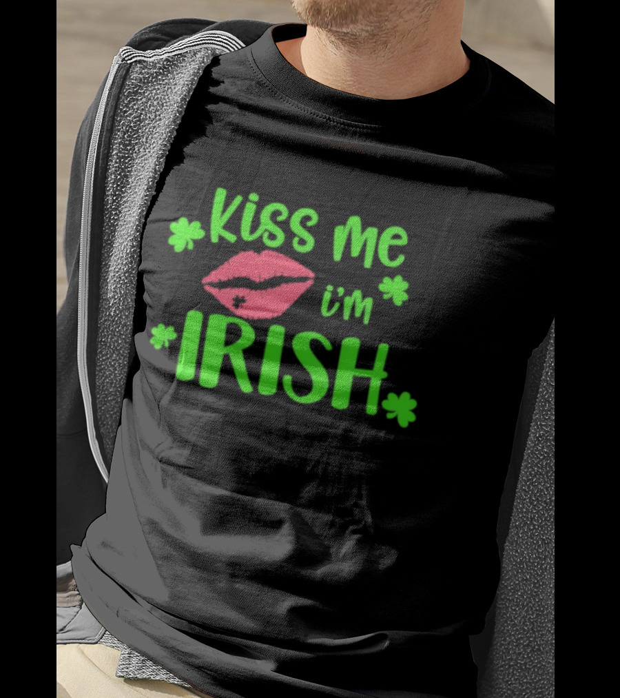 Kiss Me I'm Irish Shamrock Lips St Patrick's Day T-Shirt