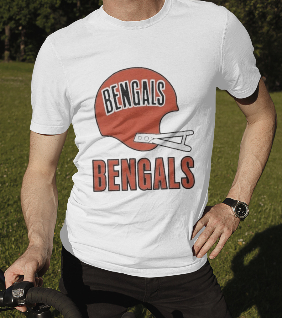 Bengals Big Helmet Cincinnati Football Team Retro Fan Gear T-Shirt