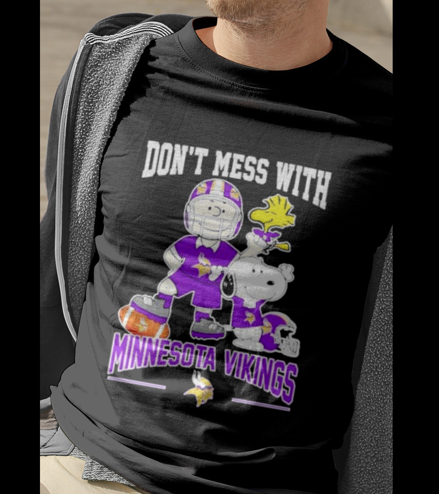 Don't Mess With Minnesota Vikings Charlie Brown Snoopy T-Shirt