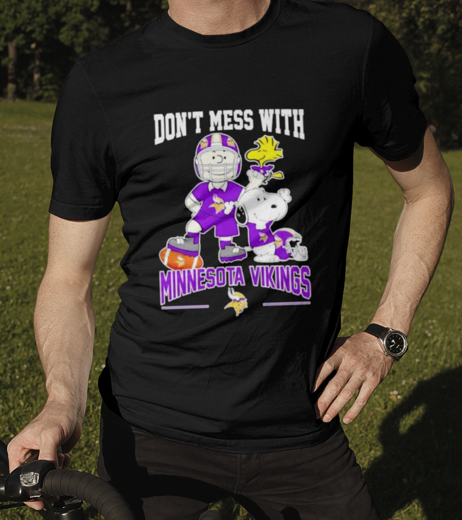 Don't Mess With Minnesota Vikings Charlie Brown Snoopy T-Shirt