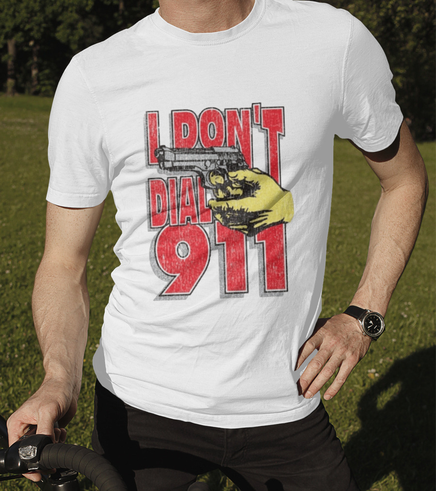 Handgun I Don't Dial 911 Retro Bold Red T-Shirt