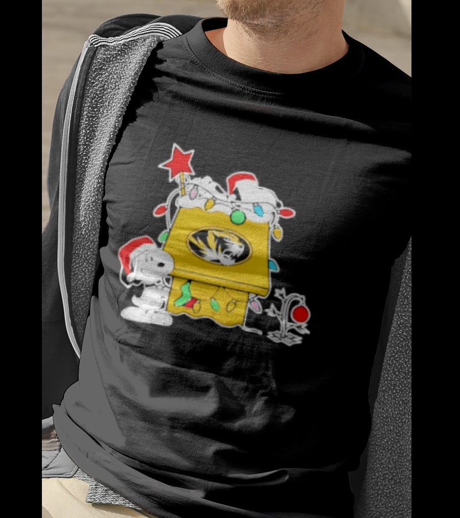 Snoopy Missouri Tigers Christmas Holiday 2025 Peanuts Festive Celebration T-Shirt
