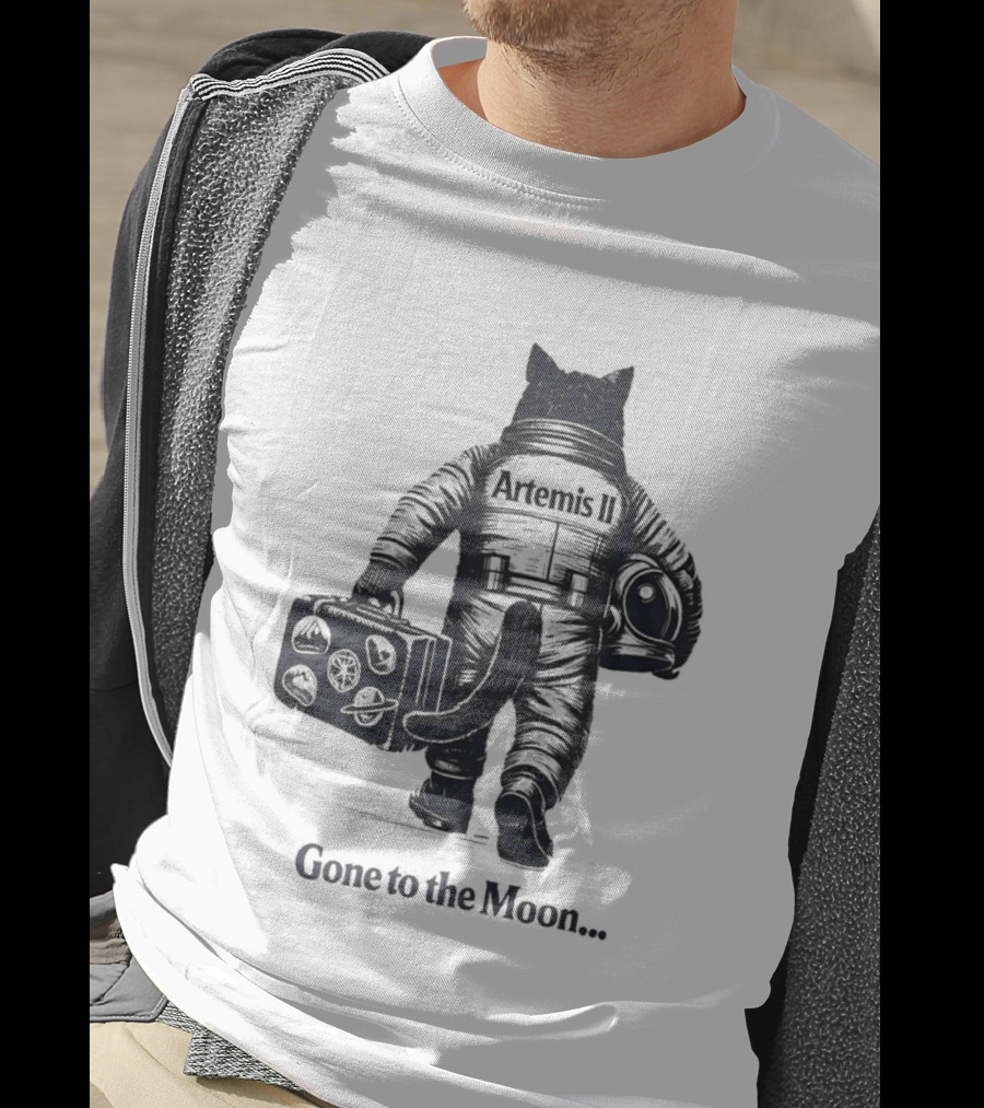 Artemis II Moon Mission Cat Astronaut Gone To The Moon T-Shirt